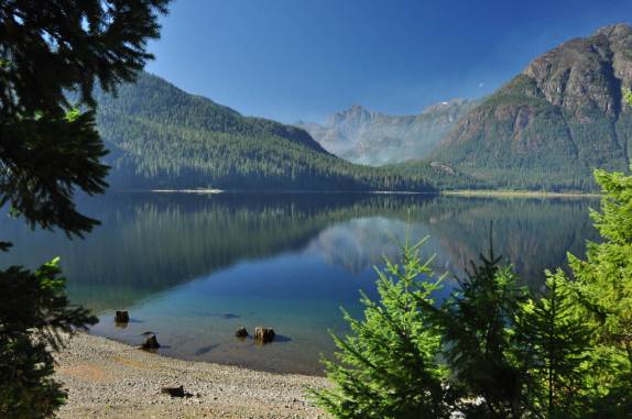 O belíssimo cenário do Buttle Lake, no Strathcona Provincial Park, na Vancouver Island, costa oeste do Canadá